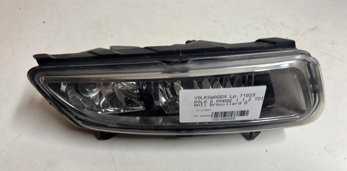 Phare antibrouillard avant droit Volkswagen POLO V (6R1, 6C1) 1.2 tdi (2009) 5 portes occasion