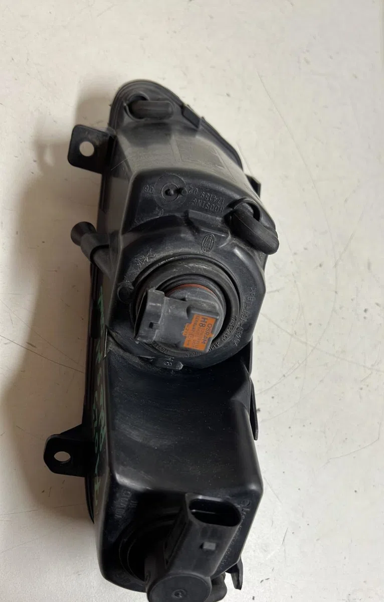 Phare antibrouillard avant droit Volkswagen POLO V (6R1, 6C1) 1.2 tdi (2009) 5 portes occasion