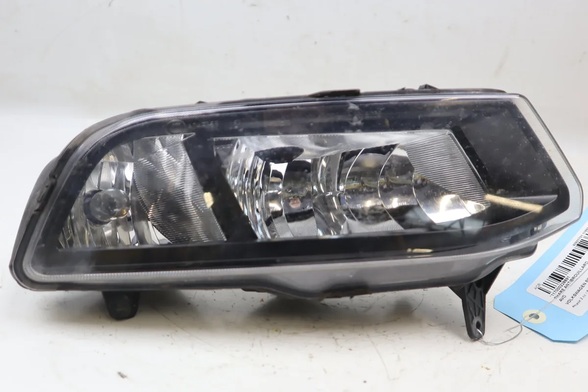 Phare antibrouillard avant droit Volkswagen POLO V (6R1, 6C1) 1.4 tdi (2014) occasion