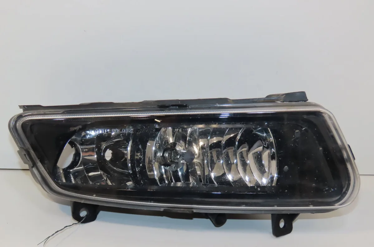 Phare antibrouillard avant droit Volkswagen POLO V (6R1, 6C1) 1.4 tdi (2014) occasion
