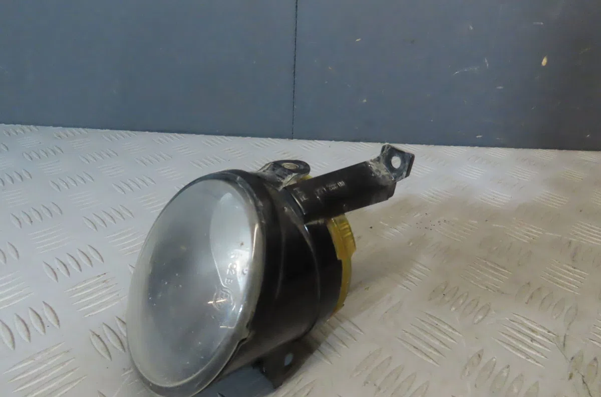 Phare antibrouillard avant droit Volkswagen POLO V (6R1, 6C1) 1.6 tdi (2009) 5 portes occasion