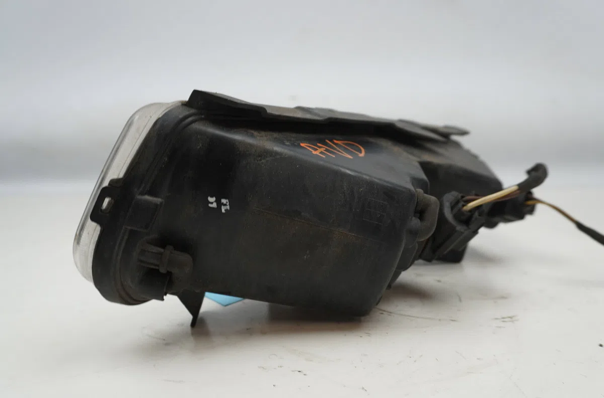 Phare antibrouillard avant droit Volkswagen POLO V (6R1, 6C1) 1.6 tdi (2009) 5 portes occasion