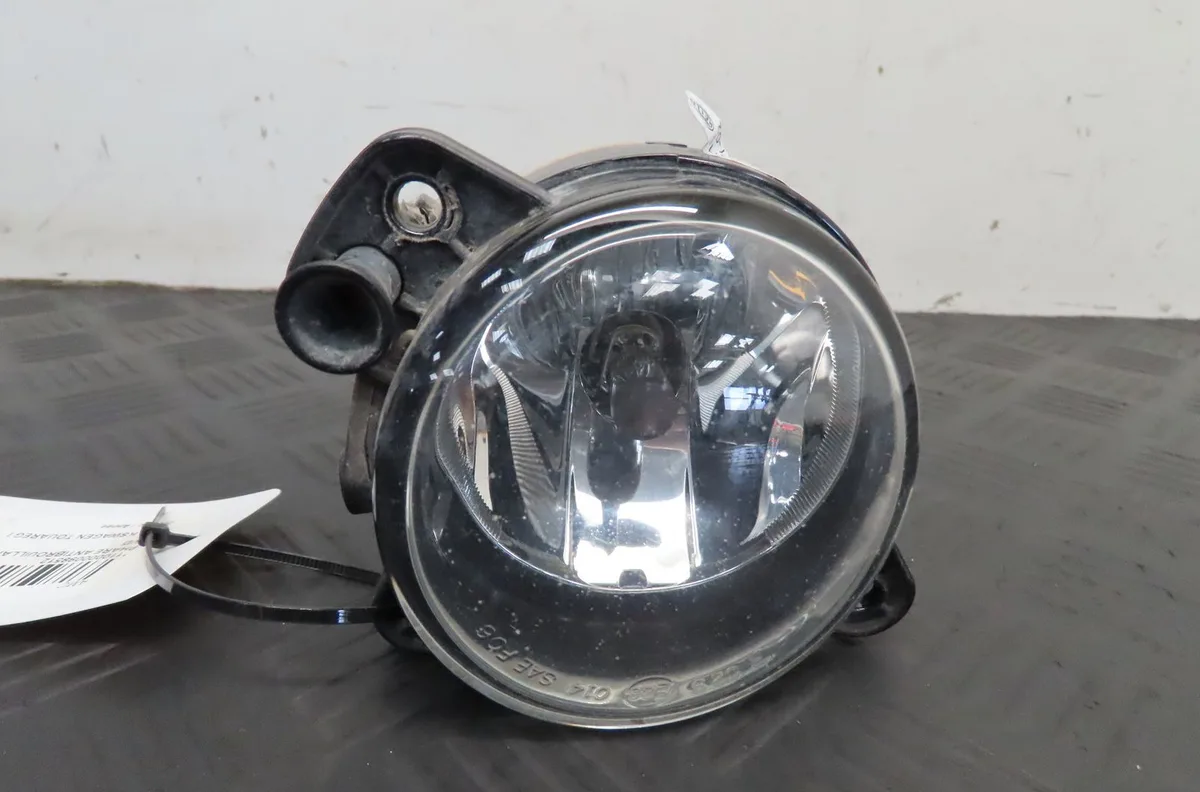 Phare antibrouillard avant droit Volkswagen TOUAREG (7LA, 7L6, 7L7) 3.0 v6 tdi (2004-2010) occasion