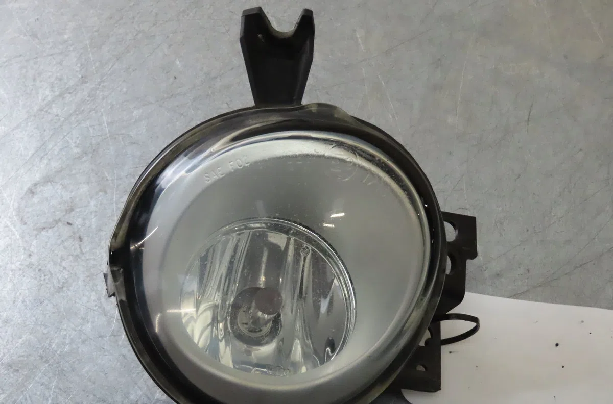 Phare antibrouillard avant droit Volkswagen TOUAREG (7LA, 7L6, 7L7) 3.0 v6 tdi (2004-2010) occasion