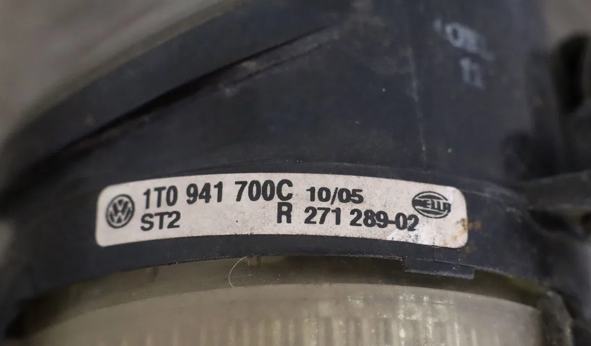 Phare antibrouillard avant droit Volkswagen TOURAN (1T1, 1T2) 2.0 fsi (2003-2007) occasion