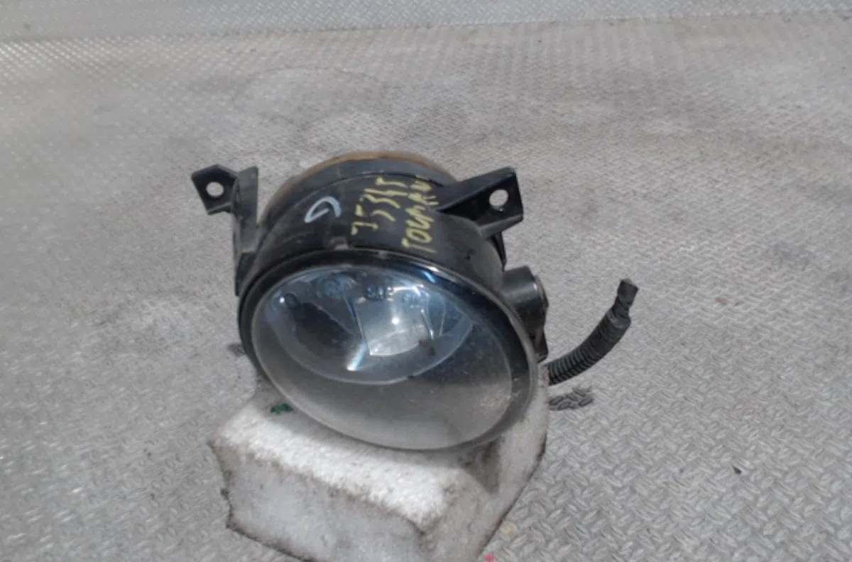 Phare antibrouillard avant droit Volkswagen TOURAN (1T1, 1T2) 2.0 tdi 16v (2003-2010) 5 portes occasion