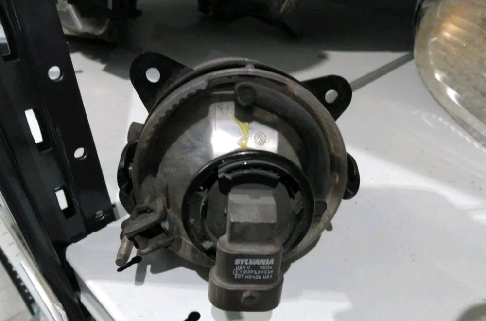 Phare antibrouillard avant droit VOLKSWAGEN TOURAN 2008 occasion