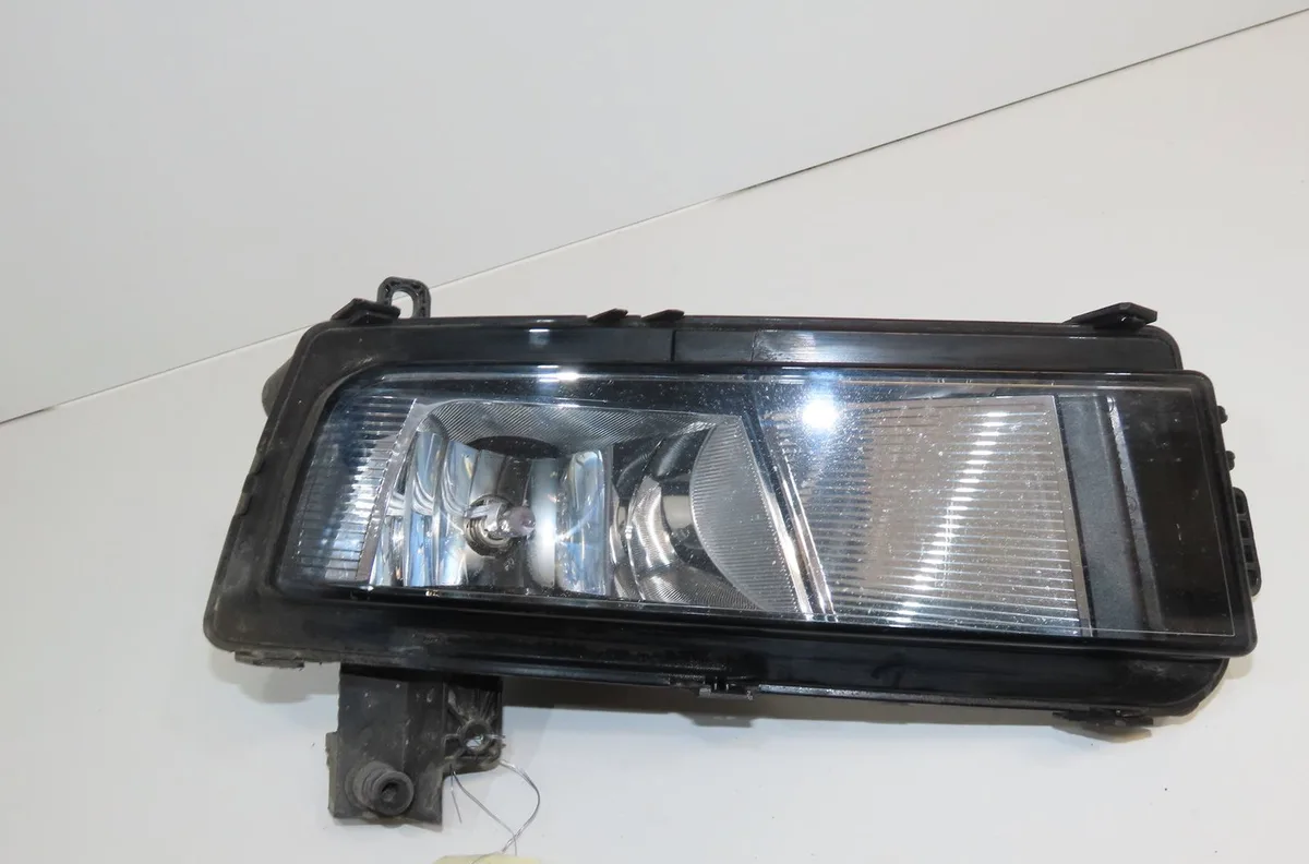 Phare antibrouillard avant droit Volkswagen TOURAN (5T1) 1.6 tdi (2015-2016) occasion