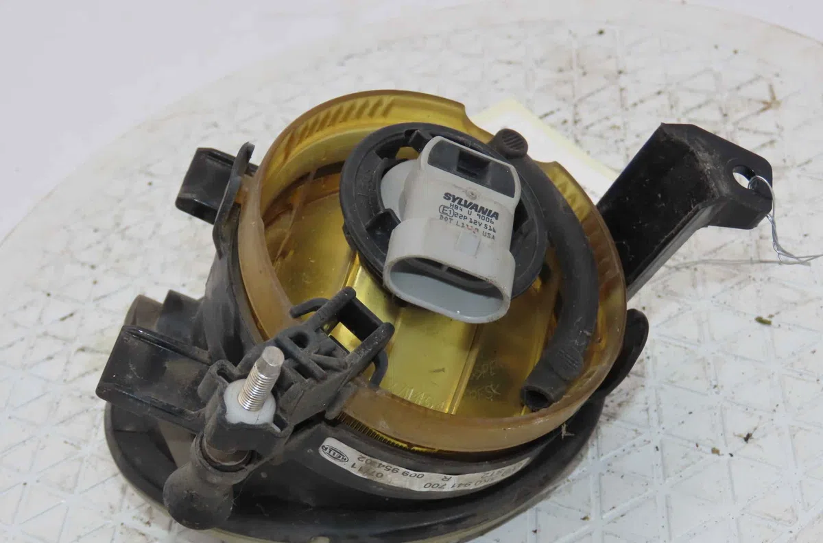 Phare antibrouillard avant droit VOLKSWAGEN TOURAN II occasion