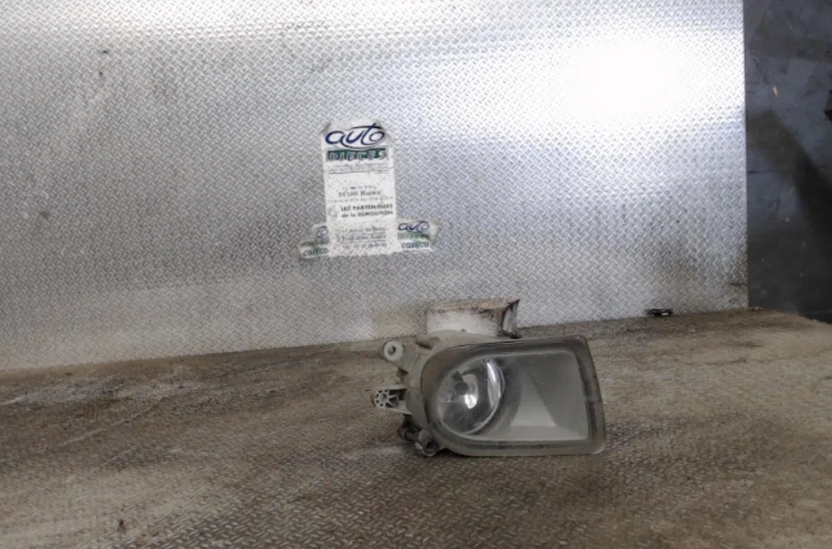 Phare antibrouillard avant droit VOLVO V 50  V 50 PHASE 1 BREAK occasion