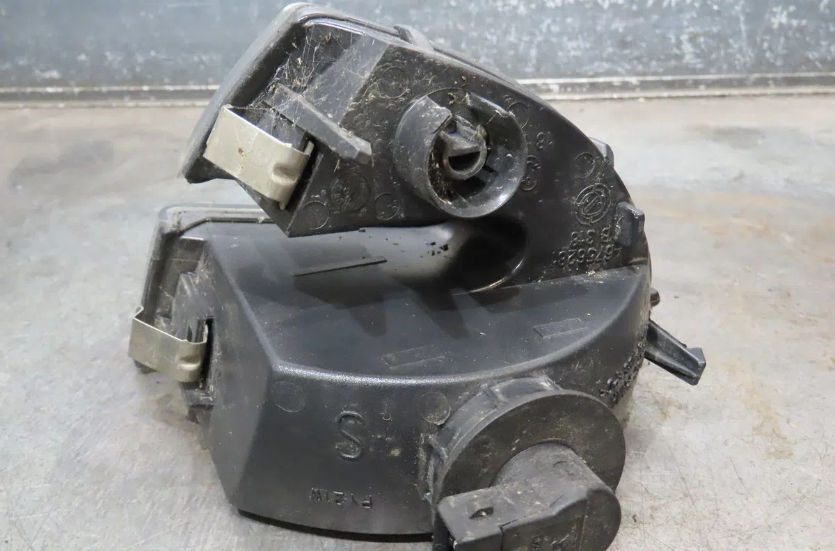 Phare antibrouillard avant gauche Alfa romeo 147 (937_) 1.6 16v t.spark (937.axa1a, 937.axb1a, 937.bxb1a) (2001-2010) oc