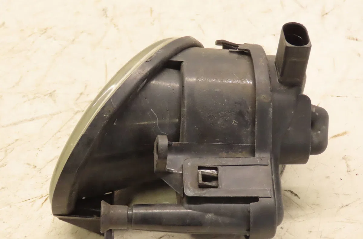 Phare antibrouillard avant gauche Audi A3 (8P1) 1.9 tdi (2003-2010) 3 portes occasion