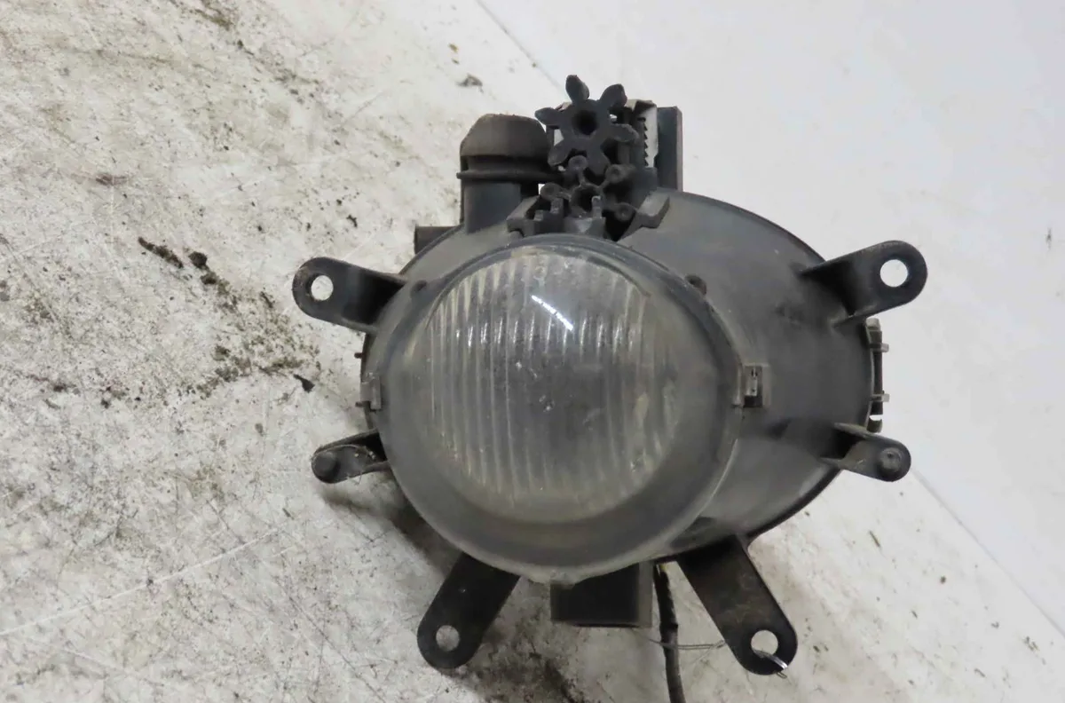 Phare antibrouillard avant gauche B.M.W. SERIE 3 IV occasion