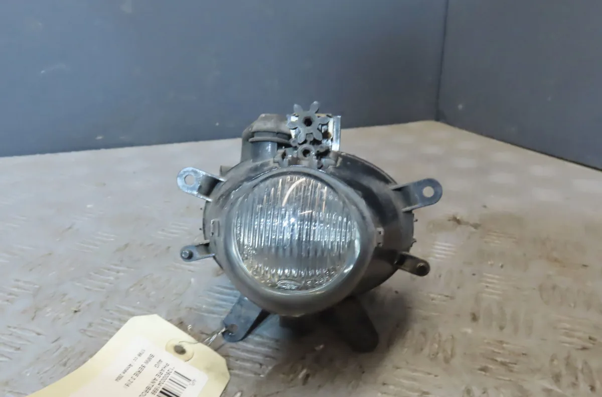 Phare antibrouillard avant gauche BMW SERIE 3 2004 occasion