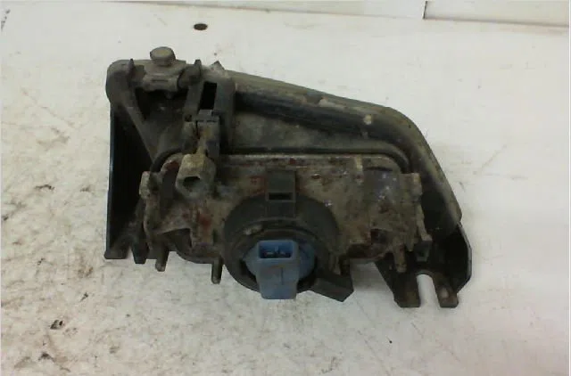 Phare antibrouillard avant gauche CITROEN SAXO Phase 2 09-1999--12-2004 occasion