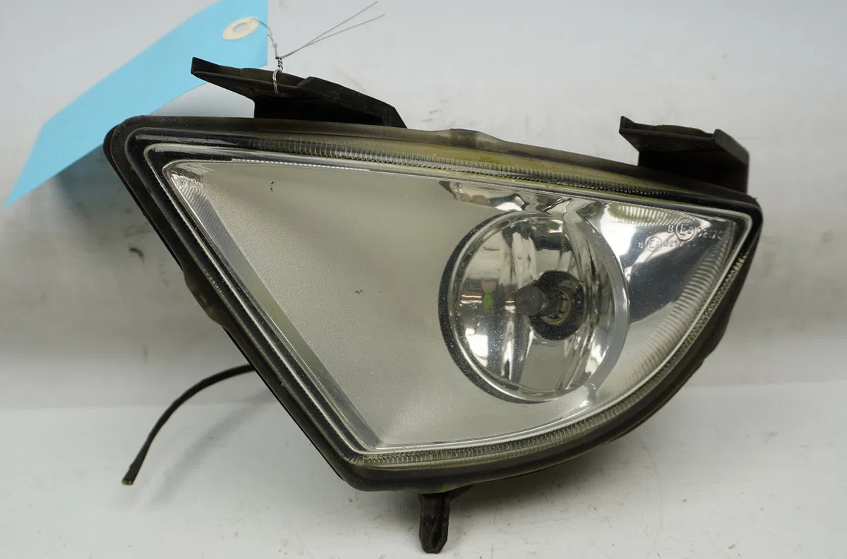 Phare antibrouillard avant gauche Ford FIESTA V (JH_, JD_) 1.4 tdci (2001-2008) 5 portes occasion