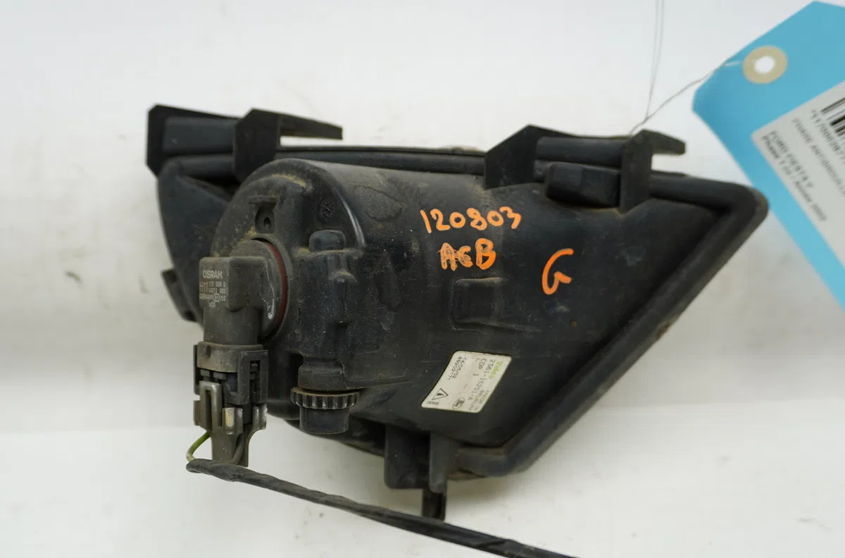 Phare antibrouillard avant gauche Ford FIESTA V (JH_, JD_) 1.4 tdci (2001-2008) 5 portes occasion