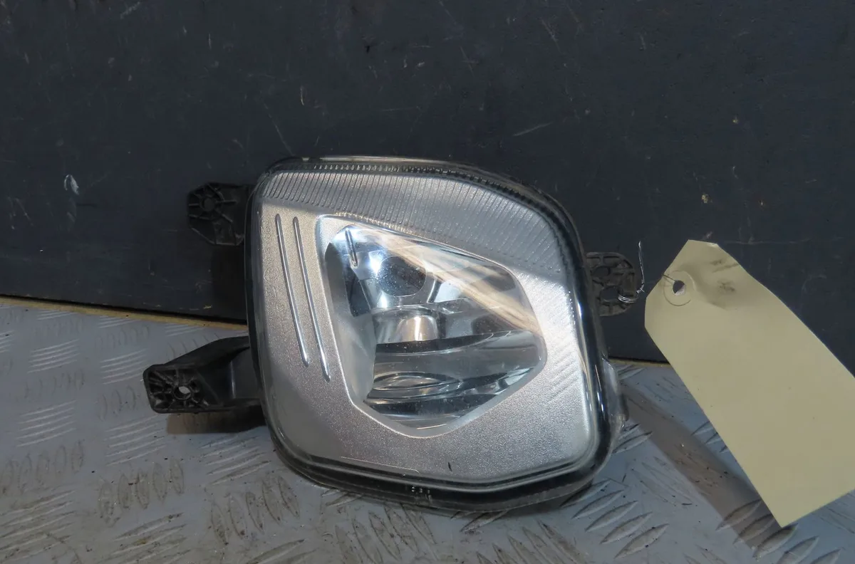 Phare antibrouillard avant gauche Ford FIESTA VII (HJ, HF) 1.5 tdci active (2018) occasion
