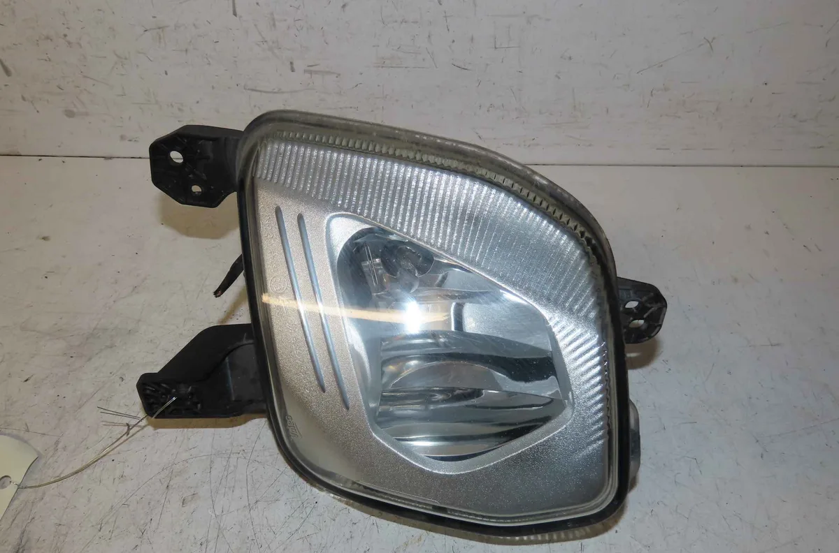 Phare antibrouillard avant gauche FORD FIESTA VII occasion