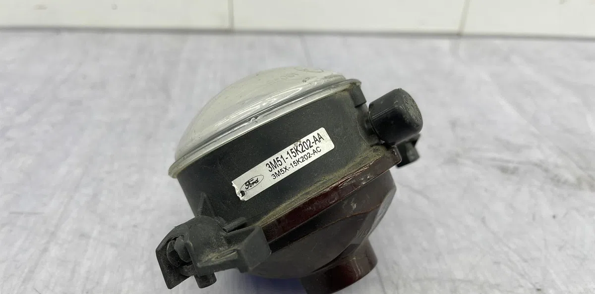 Phare antibrouillard avant gauche FORD FOCUS 2 PHASE 1 BREAK occasion