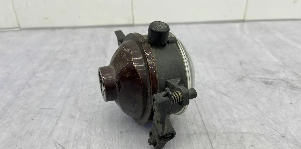 Phare antibrouillard avant gauche FORD FOCUS 2 PHASE 1 BREAK occasion