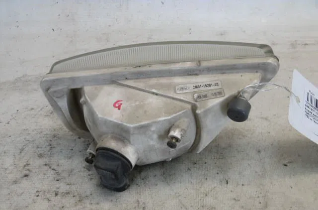 Phare antibrouillard avant gauche FORD FOCUS 2002 occasion