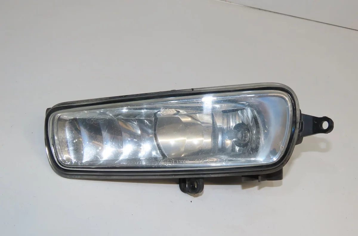 Phare antibrouillard avant gauche Ford MONDEO V Turnier (CF) 2.0 ecoblue (2019) occasion