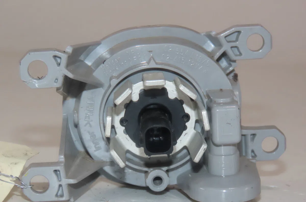 Phare antibrouillard avant gauche Mazda 2 Berline bicorps trois ou cinq portes (KB) 1.5 hybrid (kbac3x) (2022) occasion