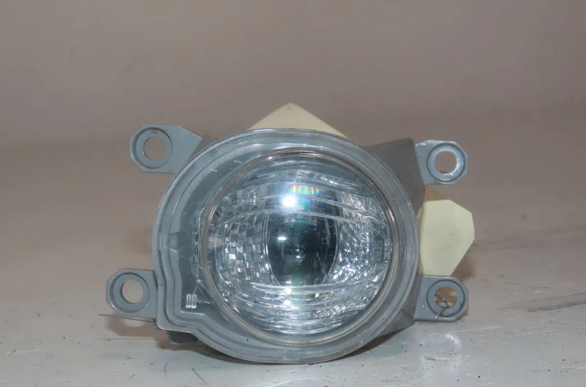 Phare antibrouillard avant gauche Mazda 2 Berline bicorps trois ou cinq portes (KB) 1.5 hybrid (kbac3x) (2022) occasion