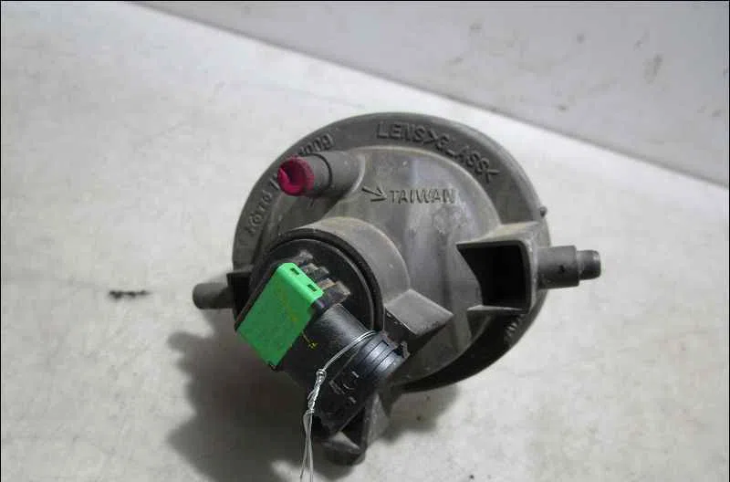 Phare antibrouillard avant gauche MAZDA MAZDA 5 I occasion