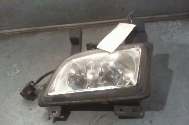 Phare antibrouillard avant gauche MAZDA PREMACY Phase 1 07-1999--06-2005 occasion