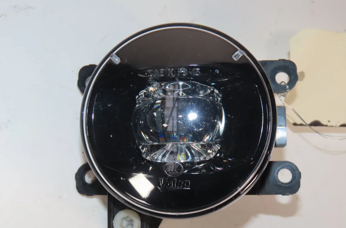 Phare antibrouillard avant gauche Mercedes-benz CITAN Camionnette-Monospace (W420) 1.5 112 cdi (420.633, 420.635) (2021)