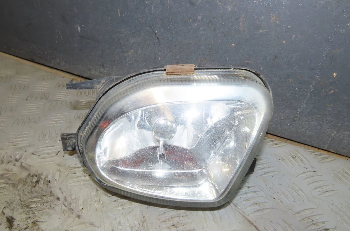 Phare antibrouillard avant gauche Mercedes-benz CLASSE E (W211) E 320 cdi (211.026) (2002-2008) occasion