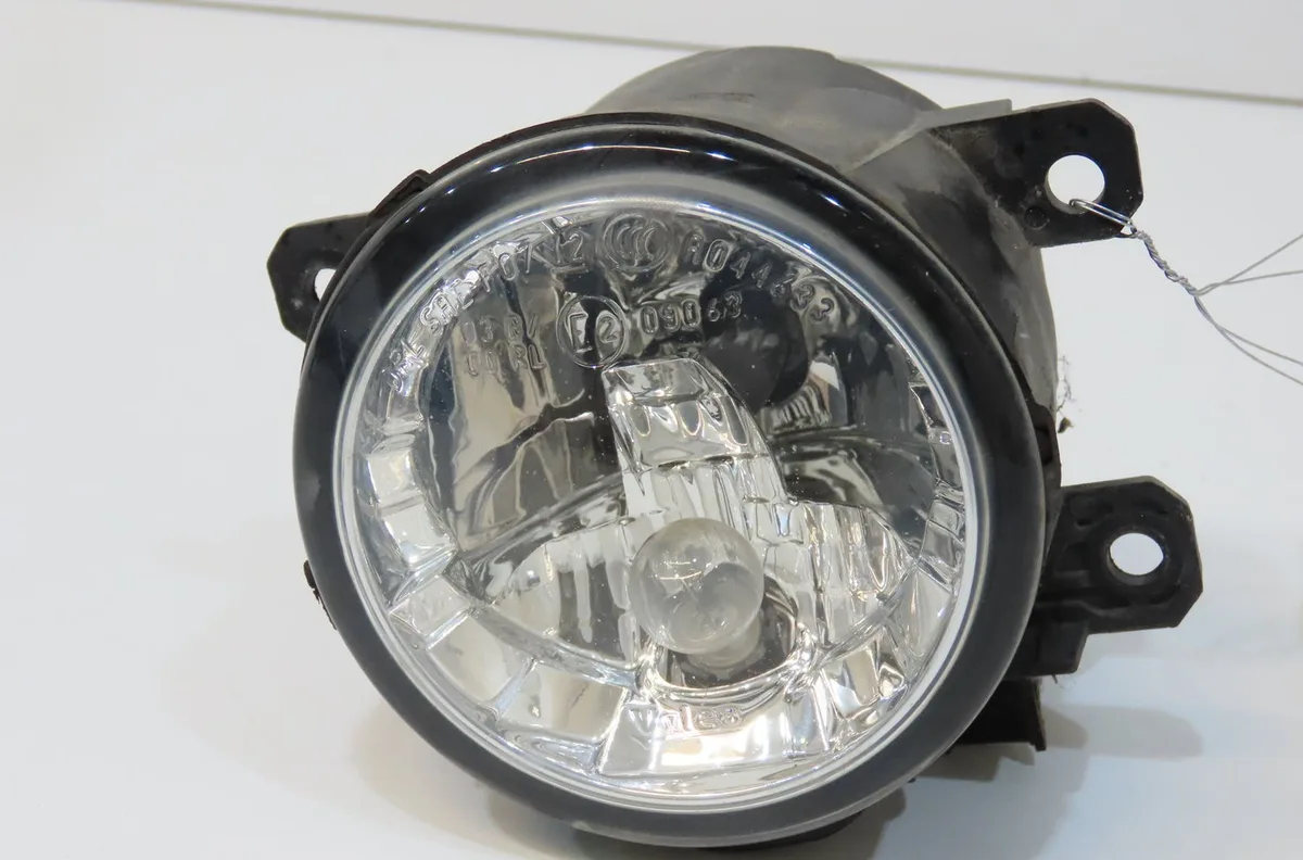 Phare antibrouillard avant gauche Nissan LEAF (ZE0) Electric (2010) occasion