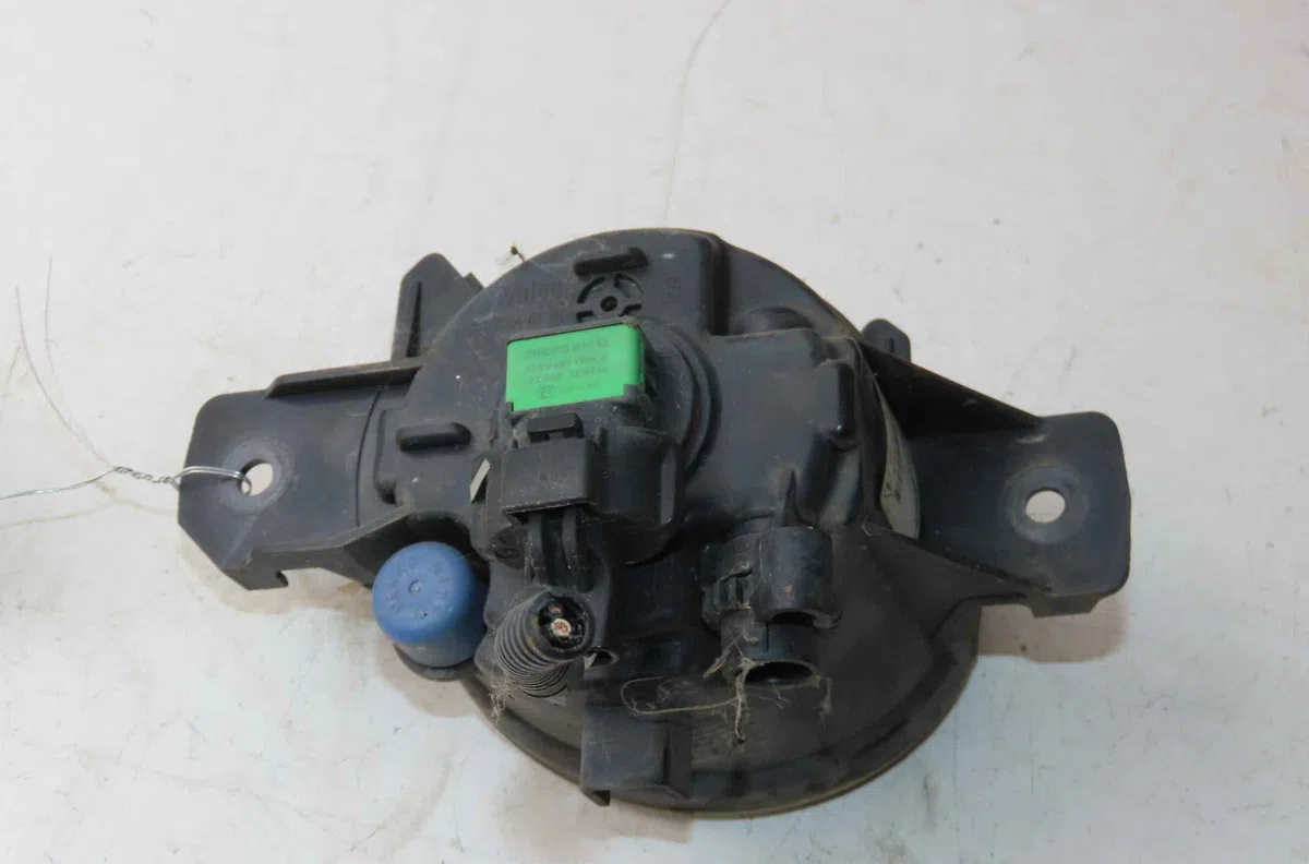 Phare antibrouillard avant gauche NISSAN QASHQAI I occasion