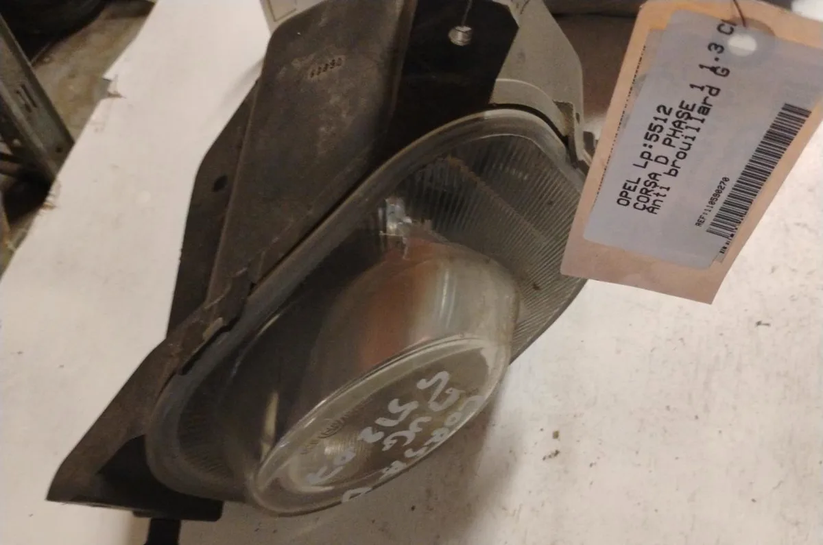 Phare antibrouillard avant gauche Opel CORSA D (S07) 1.3 cdti (l08, l68) (2006-2014) 3 portes occasion
