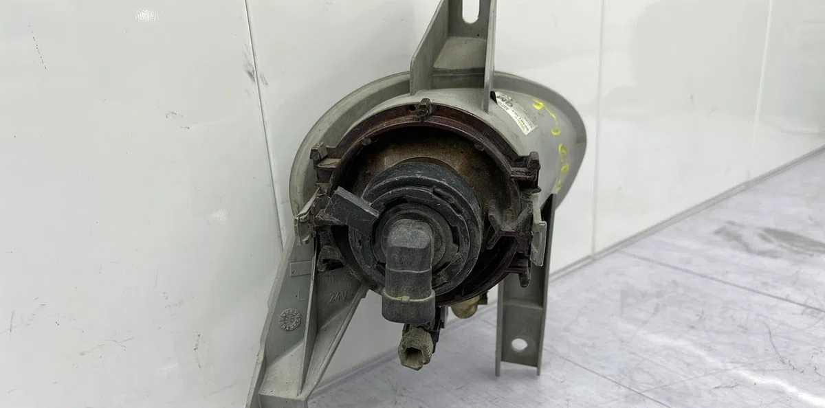 Phare antibrouillard avant gauche OPEL TIGRA 1 COUPE occasion