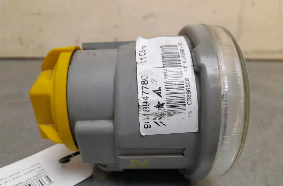 Phare antibrouillard avant gauche Peugeot 1007 (KM_) 1.6 16v (2005) occasion