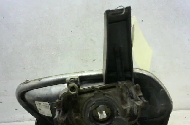 Phare antibrouillard avant gauche PEUGEOT 106 occasion