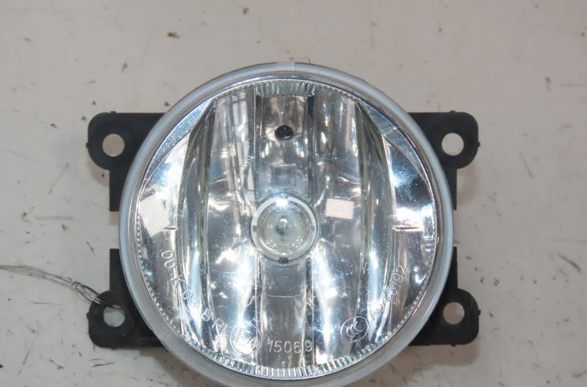 Phare antibrouillard avant gauche Peugeot 2008 I (CU_) 1.2 thp 110 - puretech 110 (2015) 5 portes occasion