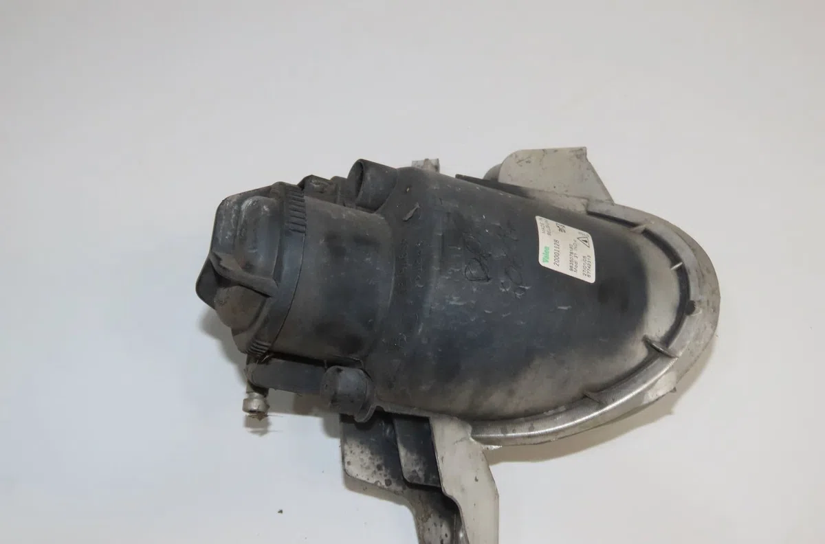 Phare antibrouillard avant gauche Peugeot 206 3-5 portes (2A-C) 1.4 i (1998-2012) 3 portes occasion