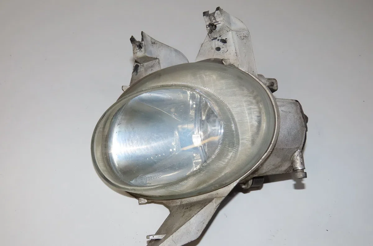 Phare antibrouillard avant gauche Peugeot 206 3-5 portes (2A-C) 2.0 hdi 90 (1999-2009) 5 portes occasion
