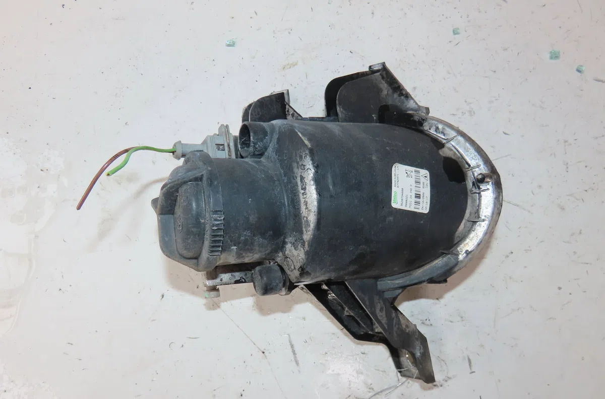 Phare antibrouillard avant gauche Peugeot 206 CC (2D) 1.6 hdi 110 (2005-2007) occasion