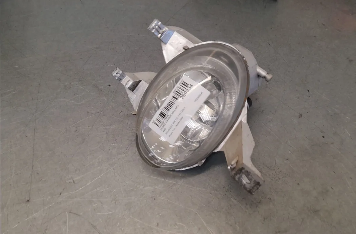 Phare antibrouillard avant gauche Peugeot 206 CC (2D) 2.0 s16 (2000-2007) occasion