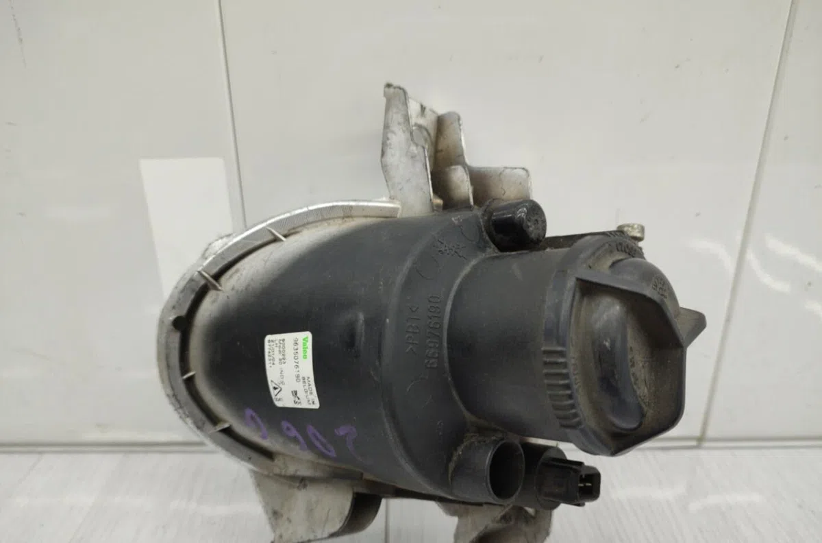 Phare antibrouillard avant gauche PEUGEOT 206 PHASE 2 occasion