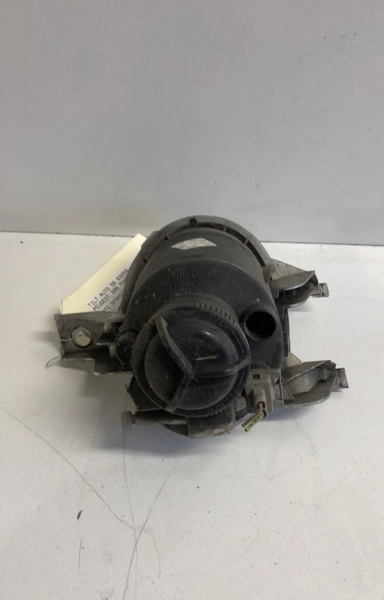 Phare antibrouillard avant gauche Peugeot 206 SW (2E-K) 1.4 16v (2003) occasion
