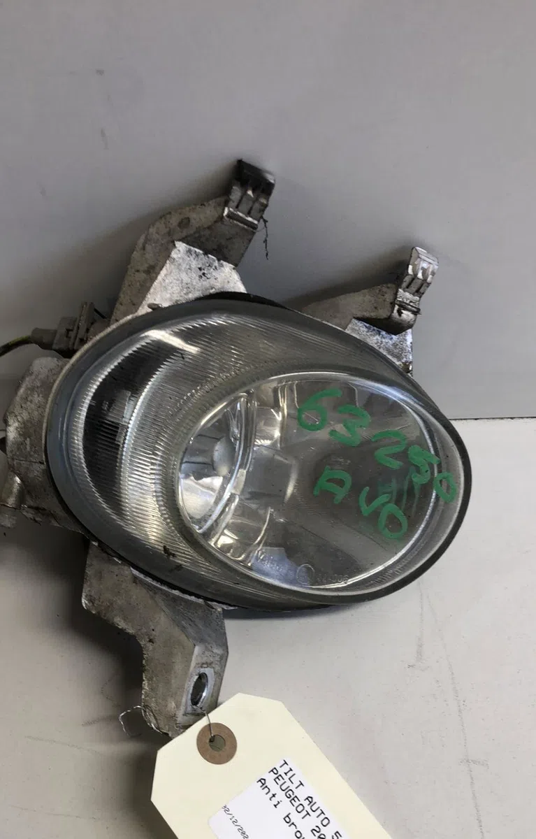 Phare antibrouillard avant gauche Peugeot 206 SW (2E-K) 1.4 16v (2003) occasion