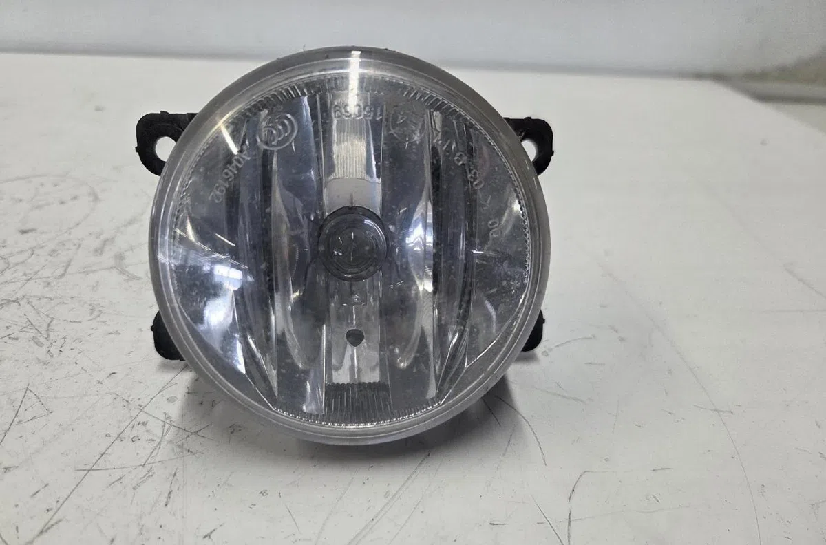 Phare antibrouillard avant gauche PEUGEOT 208 1 PHASE 2 occasion