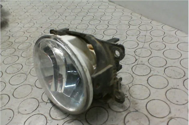 Phare antibrouillard avant gauche Peugeot 208 I (CA_, CC_) 1.6 bluehdi 100 (2015) 5 portes occasion