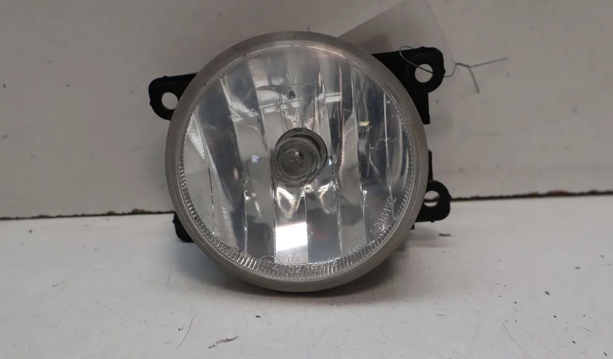 Phare antibrouillard avant gauche Peugeot 3008 Monospace (0U_) 1.2 (2015-2016) occasion